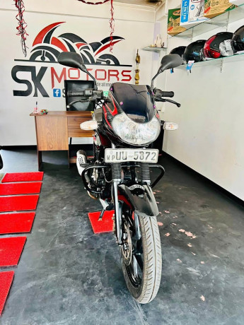 bajaj-discover-135cc-big-4