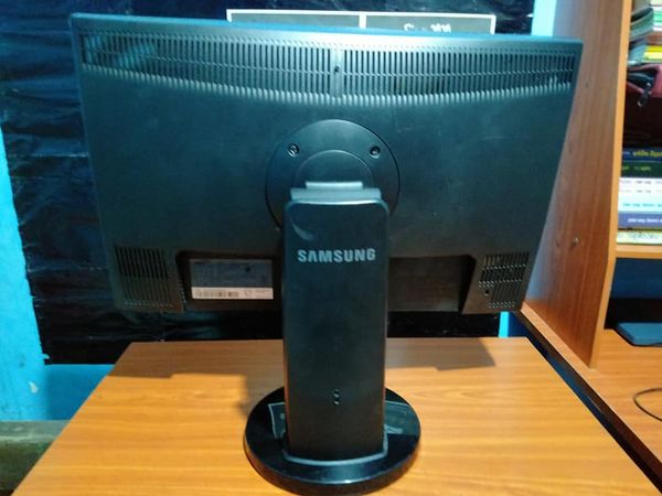 Samsung 22 Inch IPS LCD Monitor