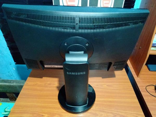 Samsung 22 Inch IPS LCD Monitor