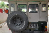 Mitsubishi 4DR5 Jeep