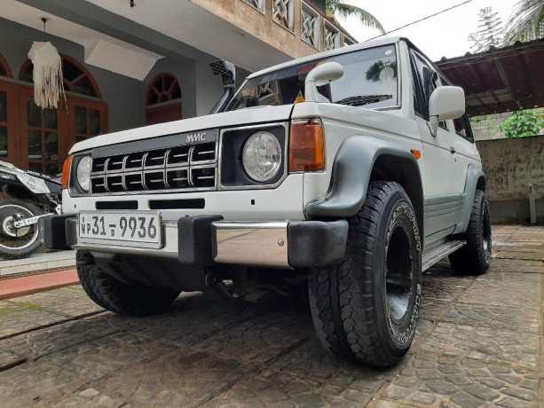 MITSUBISHI PAJERO