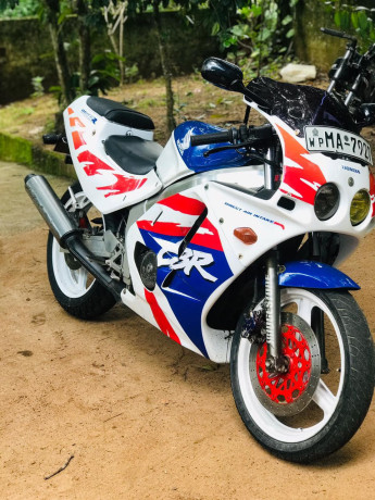 Honda cbr 250 mc19 2005