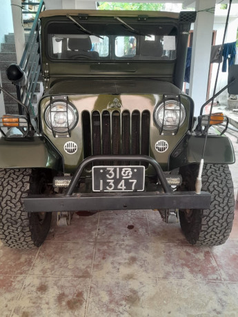 Mitsubishi 4DR5 Jeep