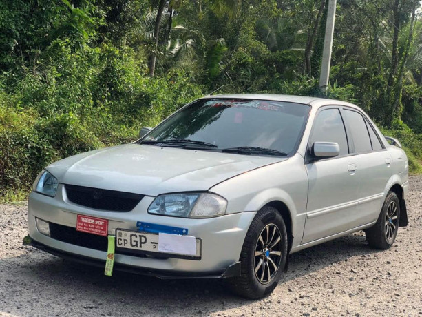 Mazda familia 2003