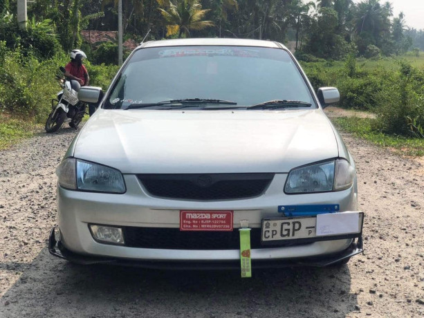 Mazda familia 2003